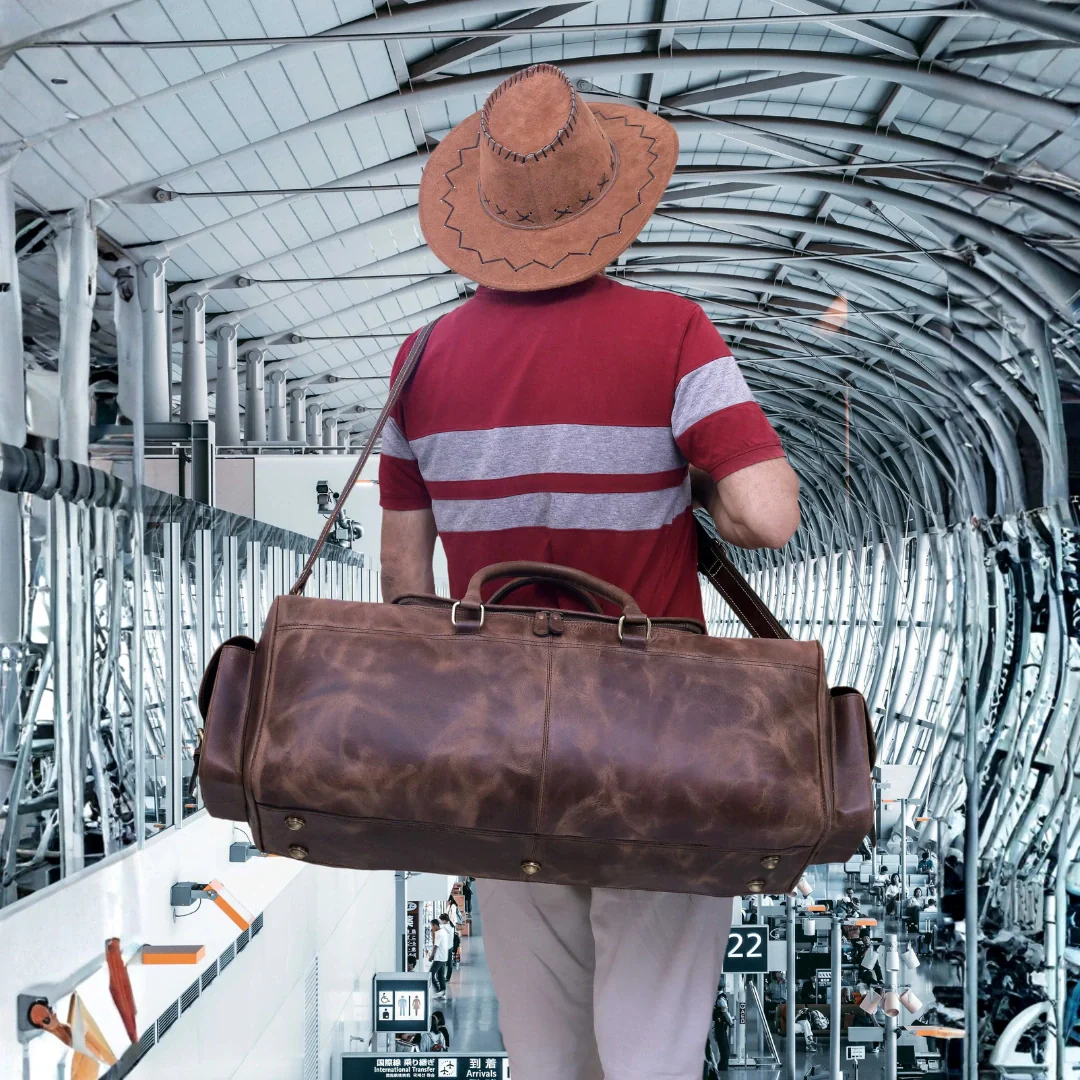 The Overnight Leather Duffle Bag - Image 7